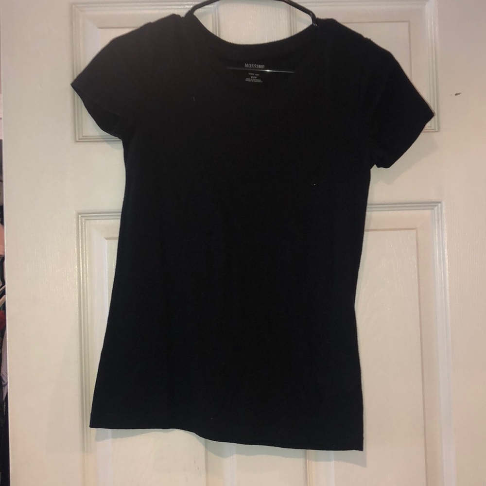 Short sleeve shirt.